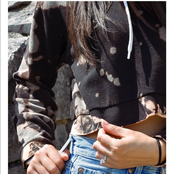 *CUSTOM REVERSE DYED CROPPED HOODIE - Picture 3 of 7